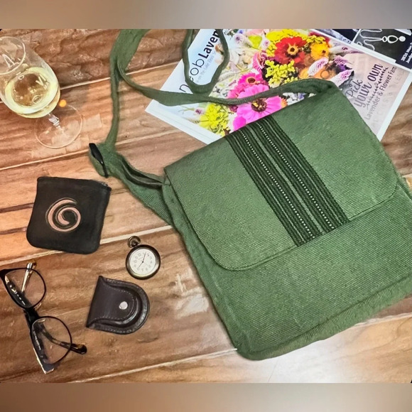 MYSTIC MOUNTAIN Spring Green FAIR TRADE Flap Bag, Adjustable  Crossbody Strap - Picture 2 of 3